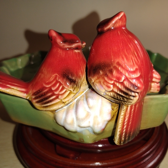 Vintage Art Pottery Green Maple Leaf w/Perched Cardinal Pair - Picture 5 of 13